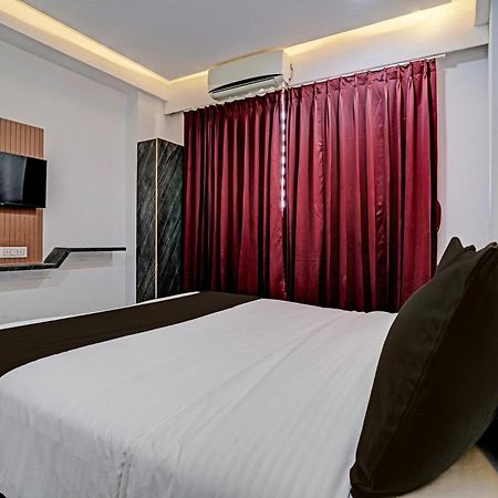 Hotel O Star Galaxy Surat Buitenkant foto