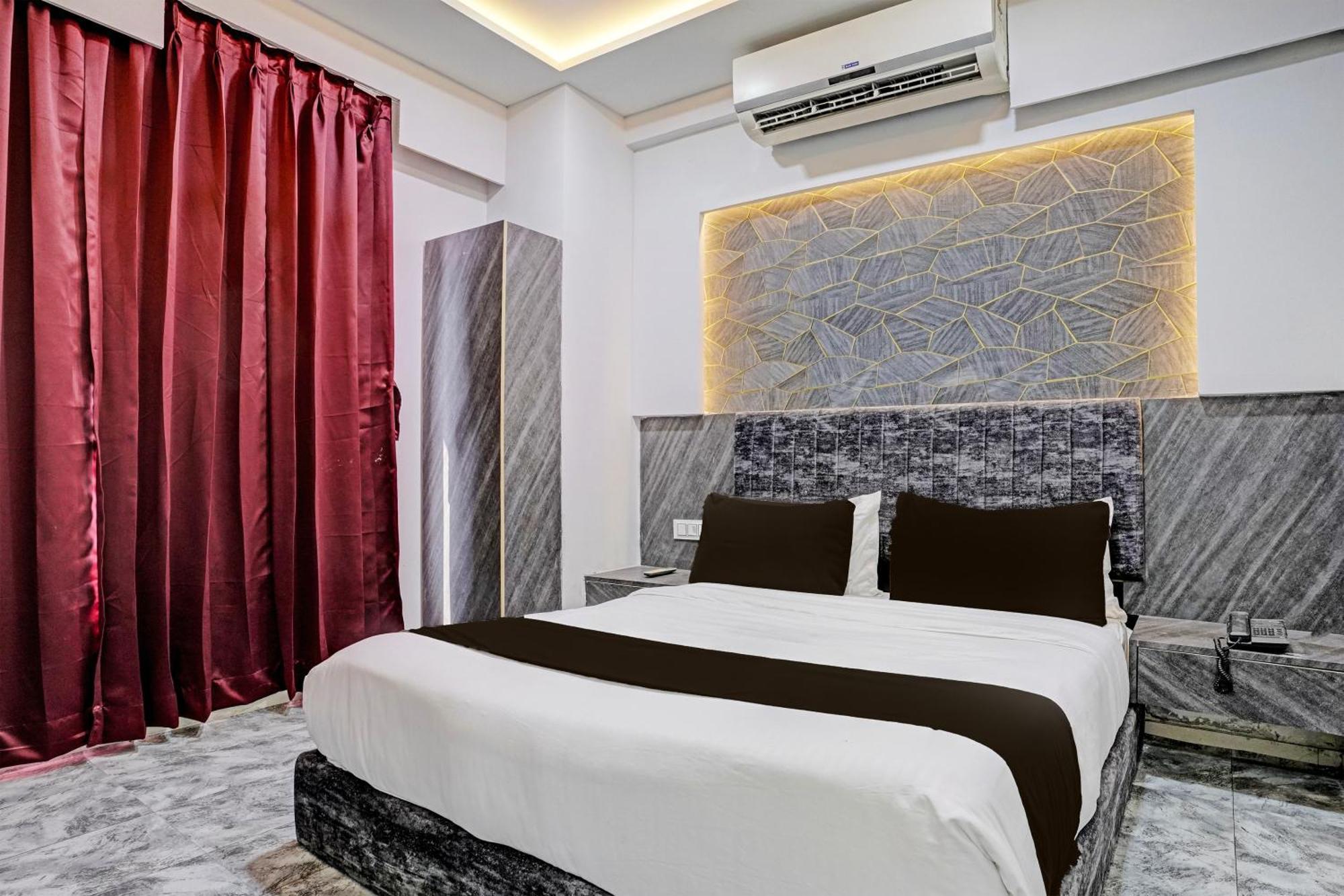 Hotel O Star Galaxy Surat Buitenkant foto